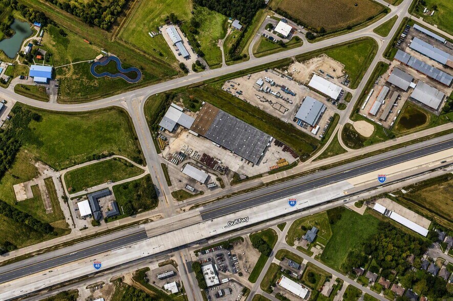 More Photos Of 4601 Gulf Fwy, La Marque Light Distribution For Lease