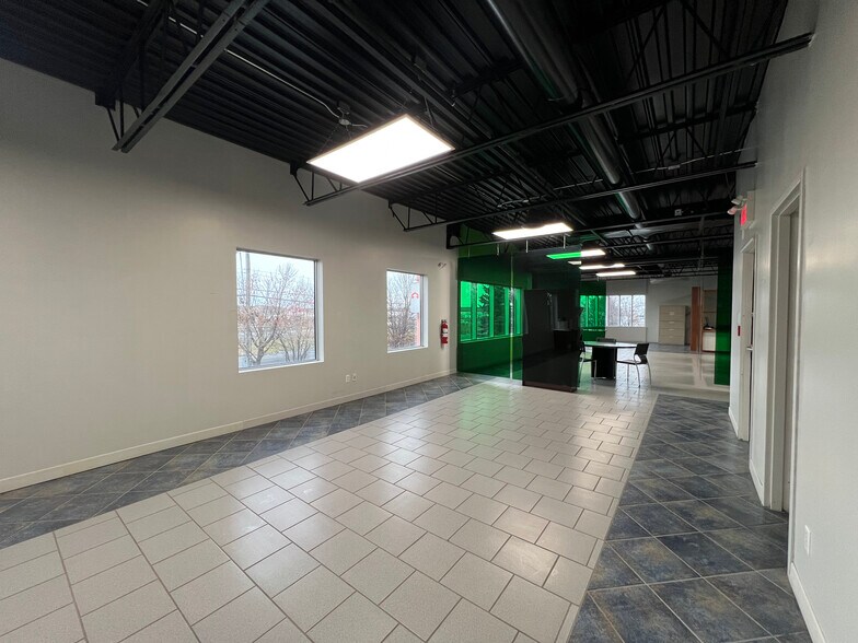 More Photos Of 1477 Rue Nobel, Sainte-julie Warehouse For Sale
