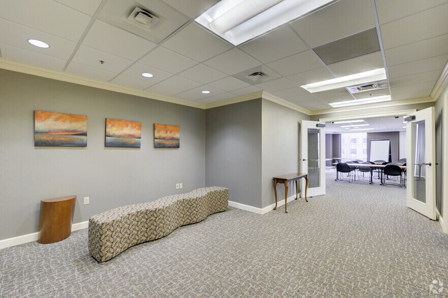 More Photos Of 301 E Main St, Lexington Office For Lease