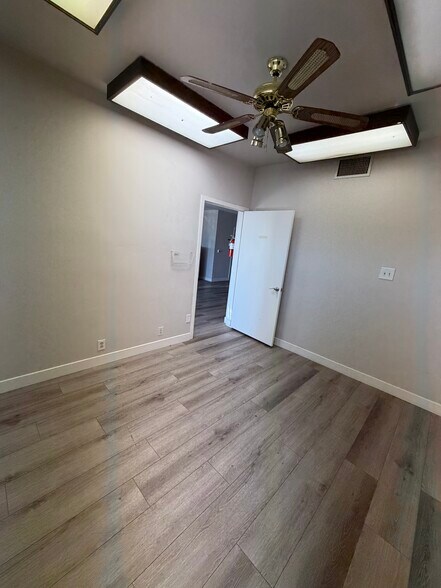 More Photos Of 3475 Boulder Hwy, Las Vegas Freestanding For Lease
