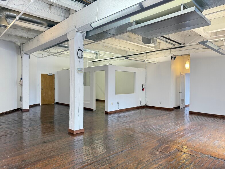 More Photos Of 1231 NW Hoyt St, Portland Loft Creative Space For Lease