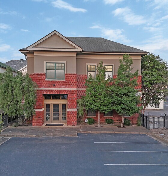 Primary Photo Of 1052 Oakhaven Rd, Memphis Office For Sale
