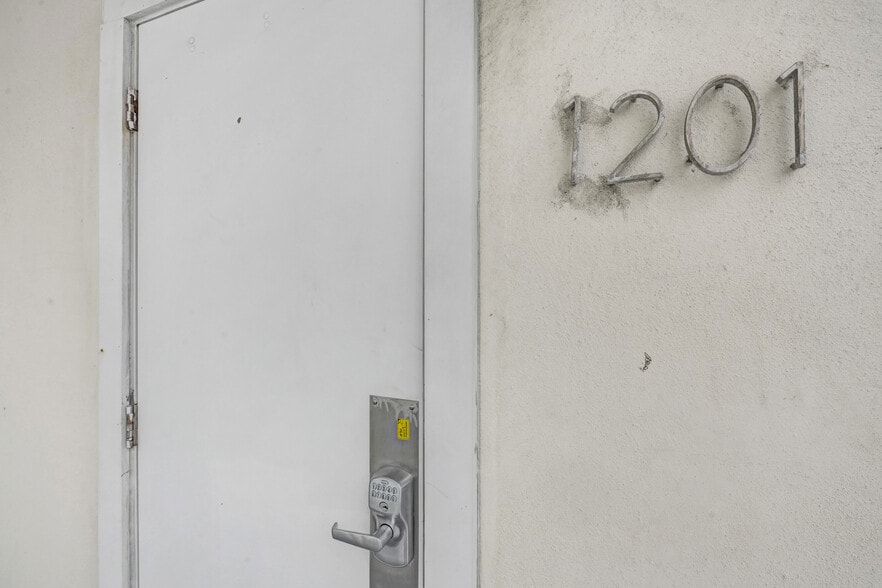 More Photos Of 3020-3024 Seville St, Fort Lauderdale Hotel For Sale