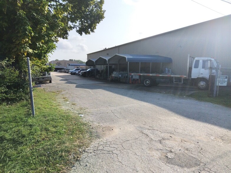 More Photos Of 13424 Hempstead Hwy, Houston Warehouse For Sale