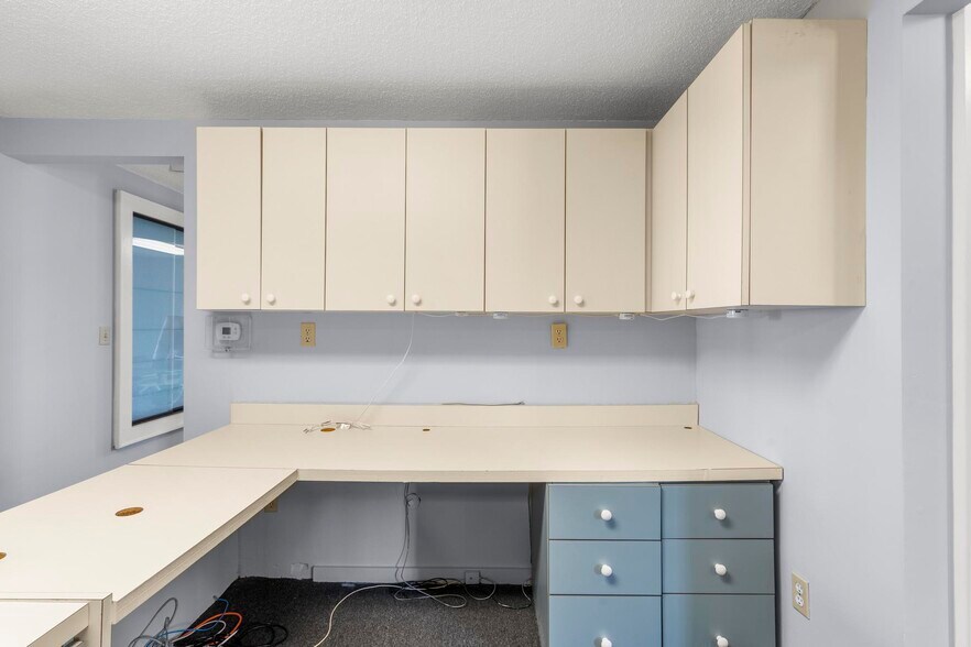 More Photos Of 128 Saltonstall Pky, East Haven Medical For Sale