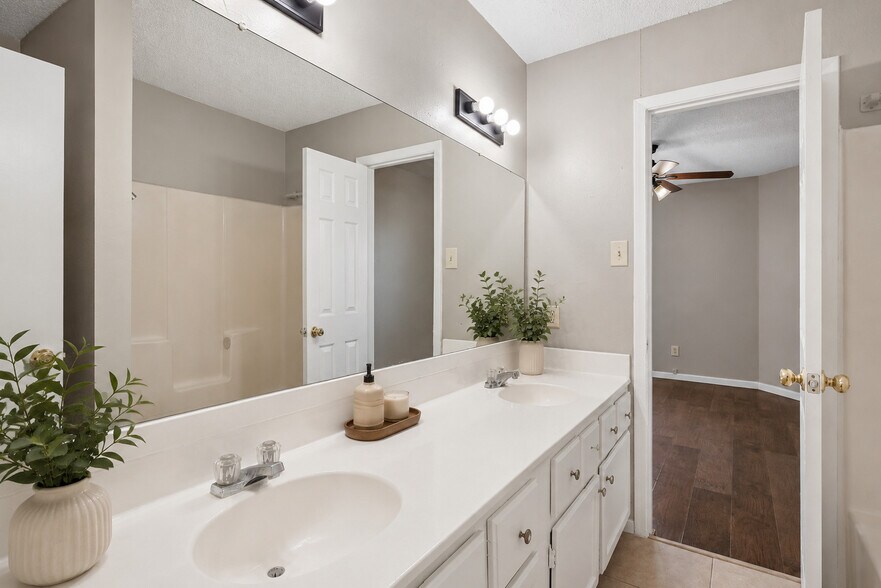More Photos Of 2813 Wimbledon Ct, Garland Apartments For Sale