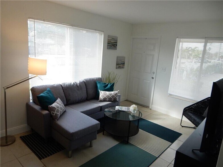 More Photos Of 231 SW 15th St, Pompano Beach Apartments For Sale