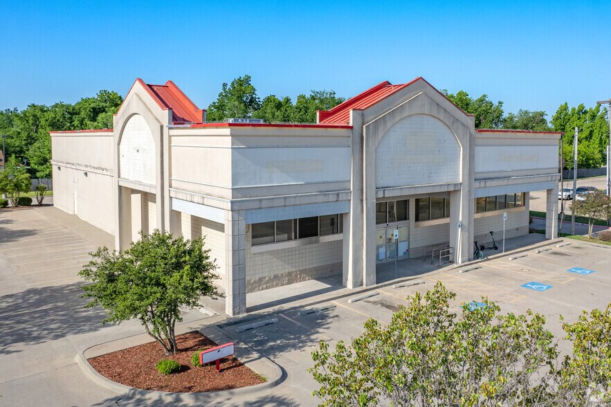 Primary Photo Of 700 W Main St, Norman Drugstore For Sale