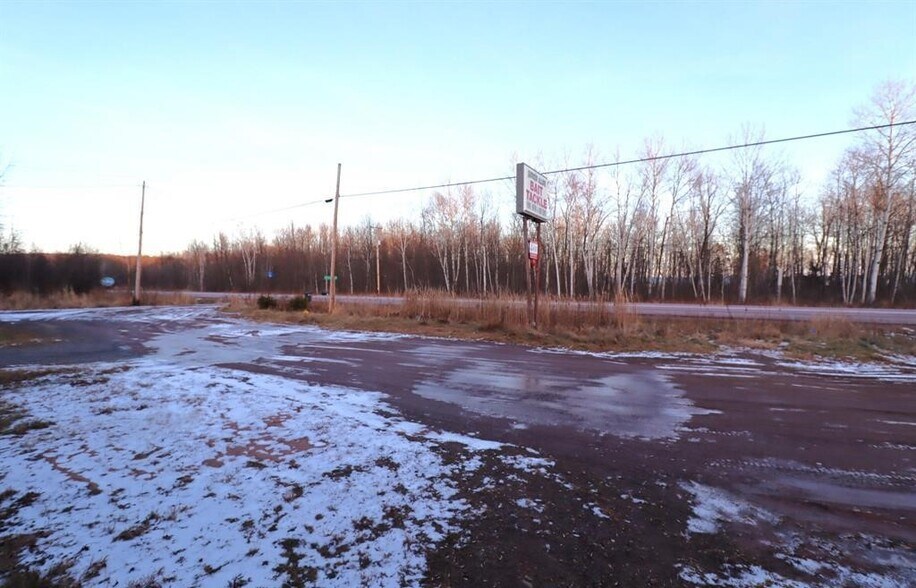 More Photos Of 1819 W Bayfield St, Washburn Freestanding For Sale