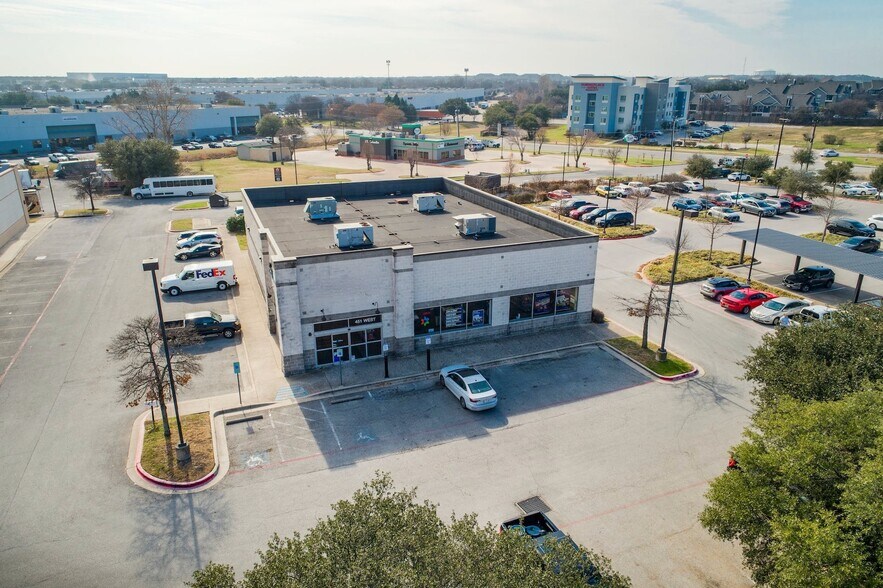 More Photos Of 451 W Louis Henna Blvd, Austin Freestanding For Lease