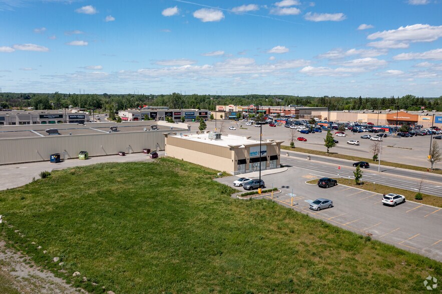 More Photos Of 5205 Boul Robert-Bourassa, Laval Unknown For Lease