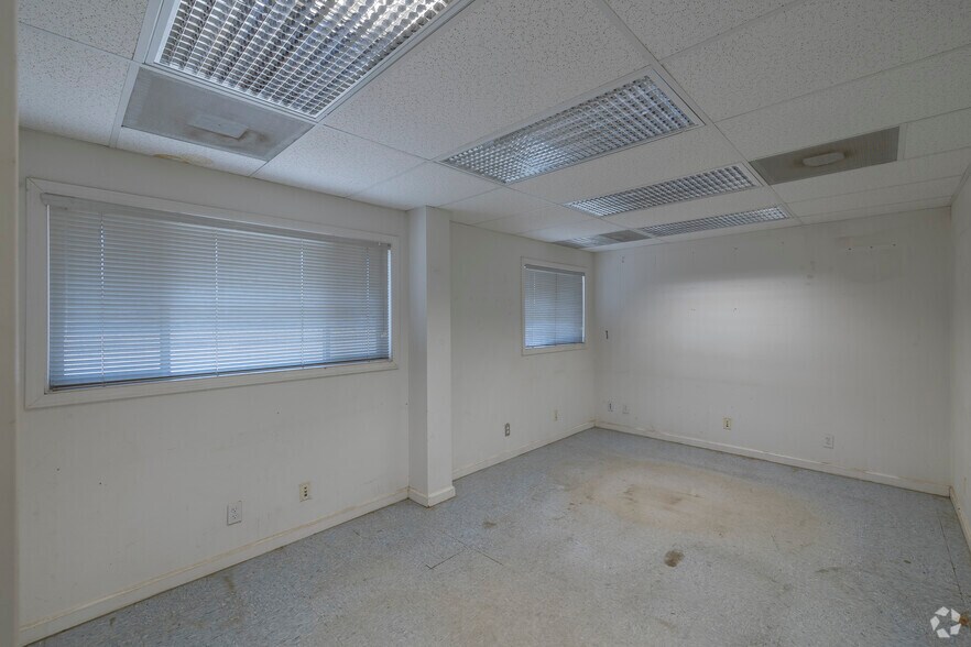 More Photos Of 2301 Napa Vallejo Hwy, Napa Manufacturing For Lease