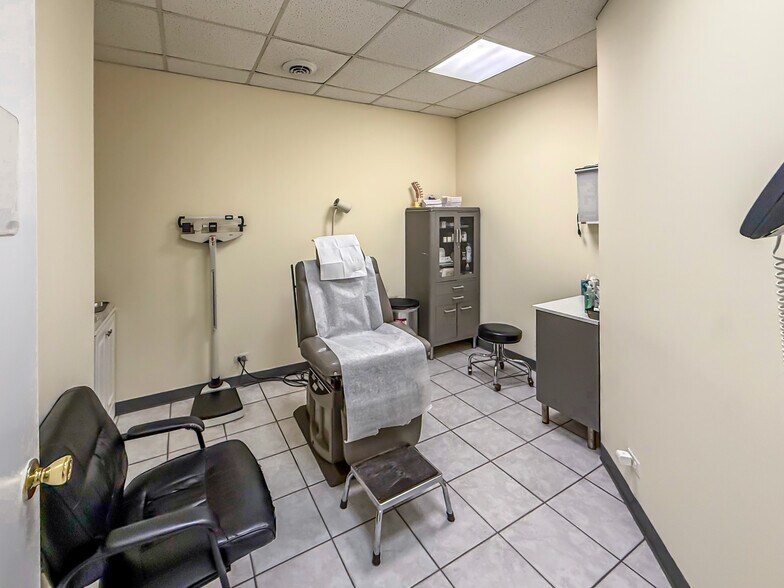 More Photos Of 2653 W Peterson Ave, Chicago General Retail For Sale