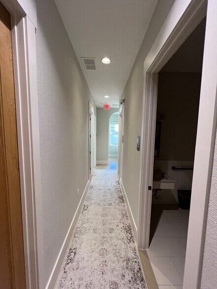More Photos Of 161 Summit Ave, Southlake Office Residential For Lease