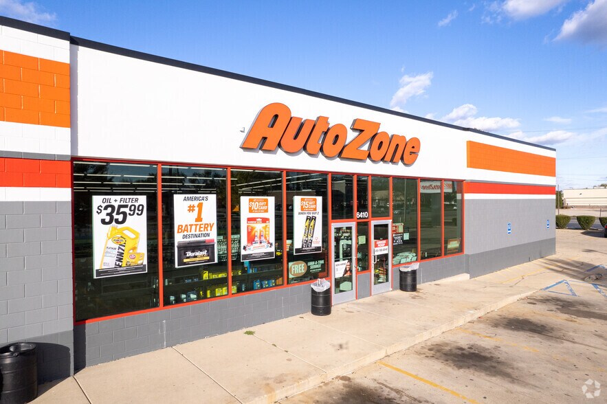More Photos Of 29 Crystal Lake Plz, Crystal Lake Unknown For Lease