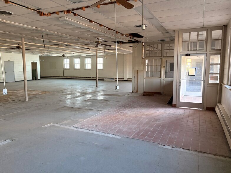 More Photos Of 201 S Main St, Greensburg Post Office For Sale