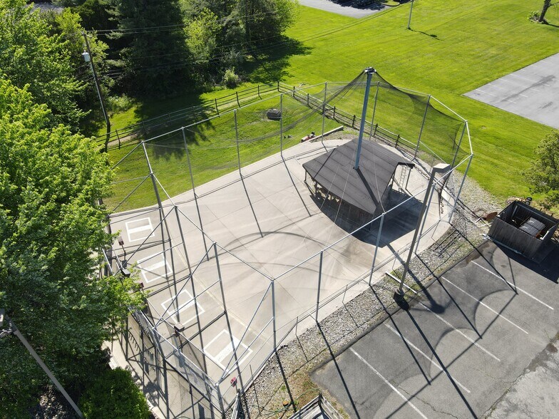 More Photos Of 4565 Spring Hill Dr, Schnecksville Amusement Park For Sale