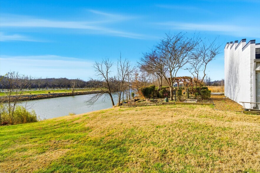 More Photos Of 2376 Business Center Cir, Sevierville Freestanding For Sale