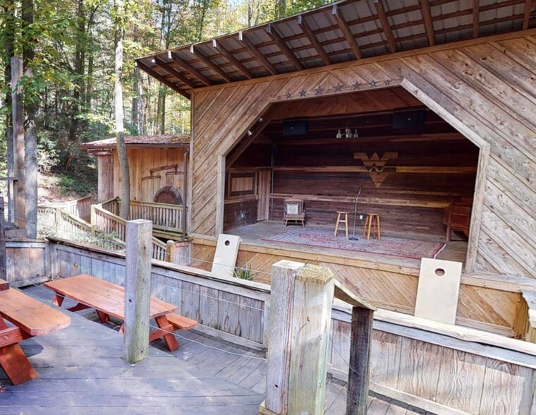 More Photos Of 15303 Midland Trl, Ansted Freestanding For Sale