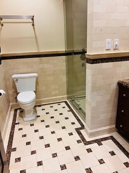 More Photos Of 2693 E Washington Blvd, Pasadena Medical For Lease