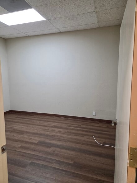 More Photos Of 2419 E Griffin Pky, Mission Storefront Retail Office For Lease