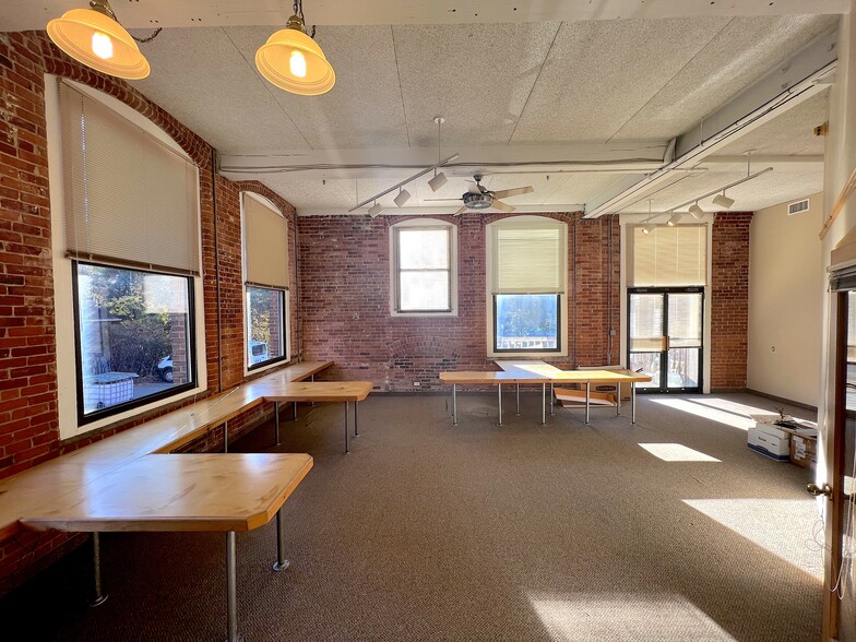 More Photos Of 320 Riverside Dr, Florence Office For Sale