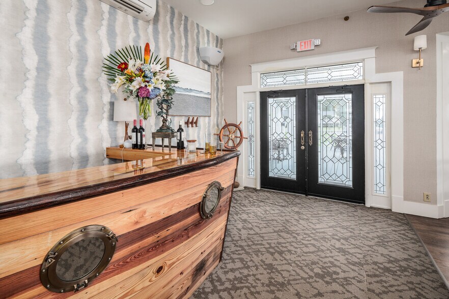 More Photos Of 738 E Main St, Belhaven Hotel For Sale