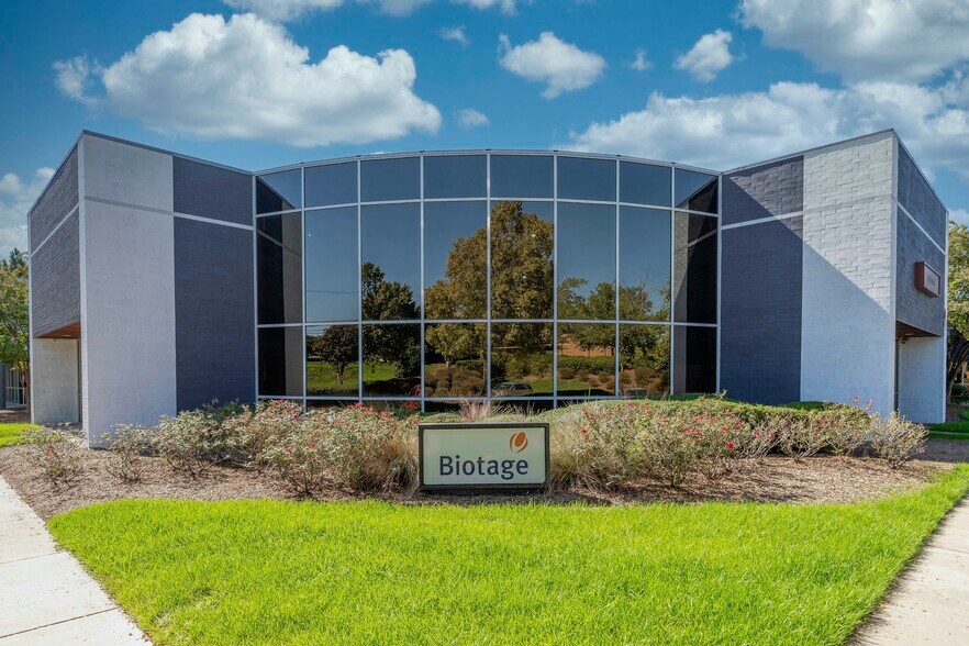 More Photos Of 10430 Harris Oaks Blvd, Charlotte Light Distribution For Lease