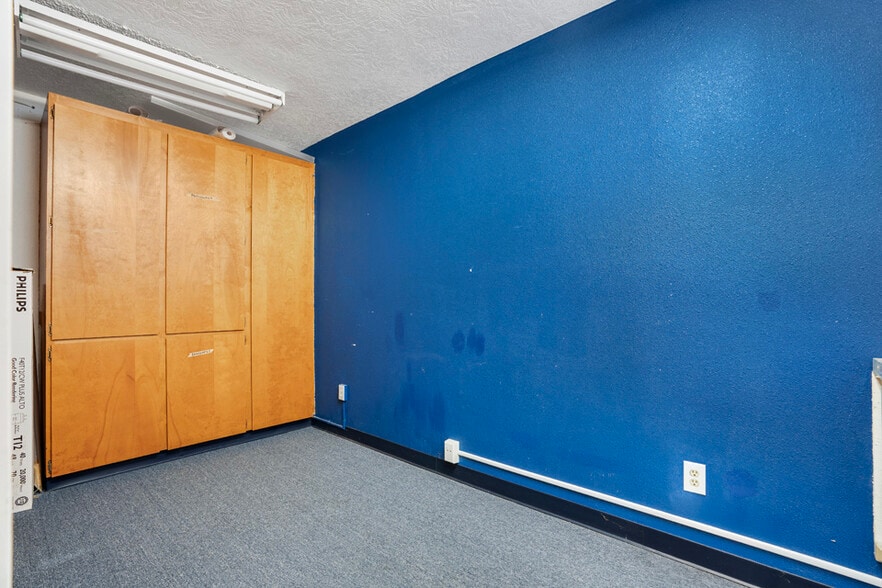 More Photos Of 1149-1159 SW 4th Ave, Ontario Office For Sale