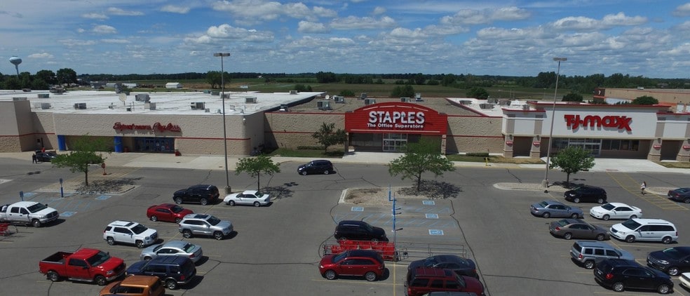 Primary Photo Of 3410-3440 4th St, Mason City Storefront For Lease