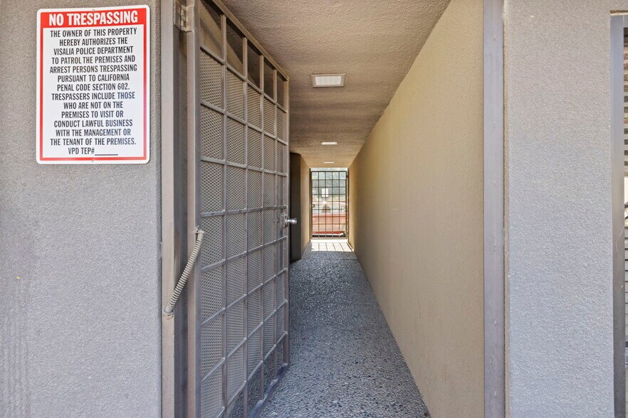 More Photos Of 1606 W Mineral King Ave, Visalia Office For Sale