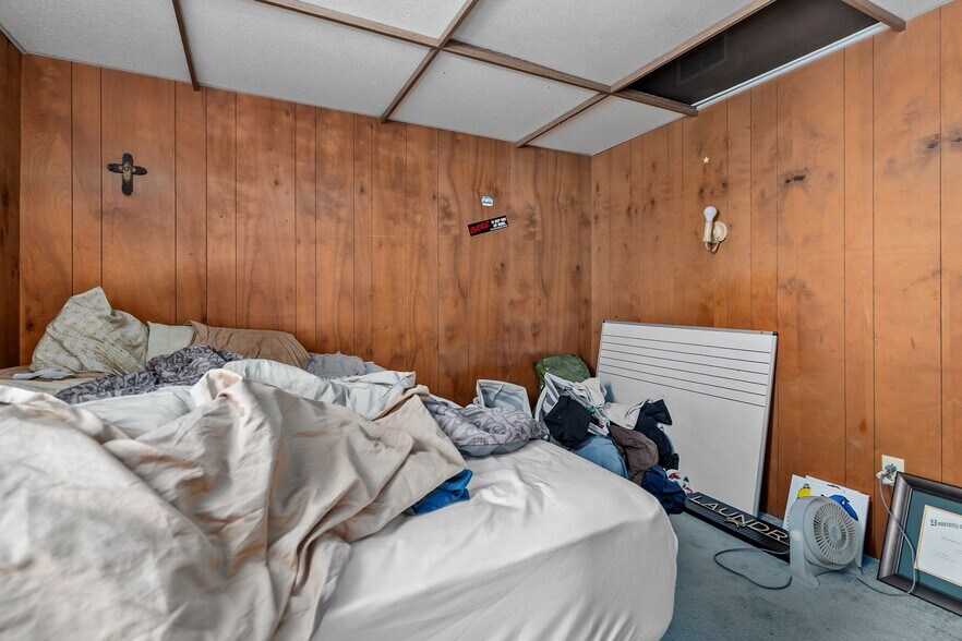 More Photos Of 754 N Main St, Oshkosh General Retail For Sale