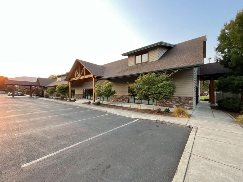 Primary Photo Of 1879 Williams Hwy, Grants Pass Medical For Sale