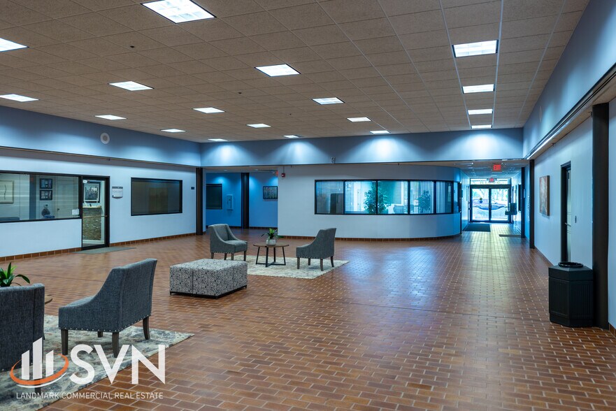 More Photos Of 1425 N McLean Blvd, Elgin Medical For Sale