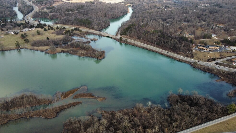 More Photos Of 124 Woods Ave, Caryville Hotel For Sale