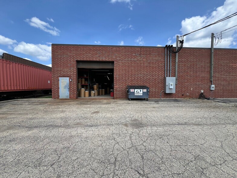 More Photos Of 821 Albion Ave, Schaumburg Light Distribution For Lease