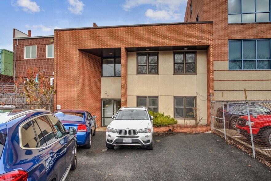 More Photos Of 1420 Prince St, Alexandria Office For Sale