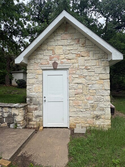 More Photos Of 6529 Asher Rd, Alvarado Specialty For Sale