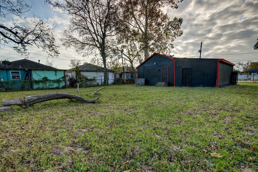 Primary Photo Of 3706 Russell St, Houston Loft Creative Space For Sale