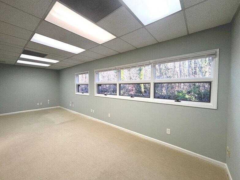 More Photos Of 3640 Westgate Center Cir, Winston-Salem Office For Lease
