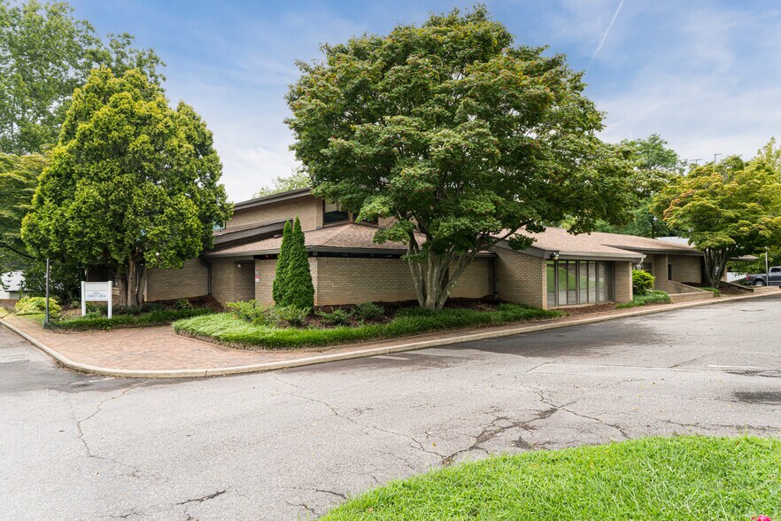 More Photos Of 90 Asheland Ave, Asheville Medical For Sale