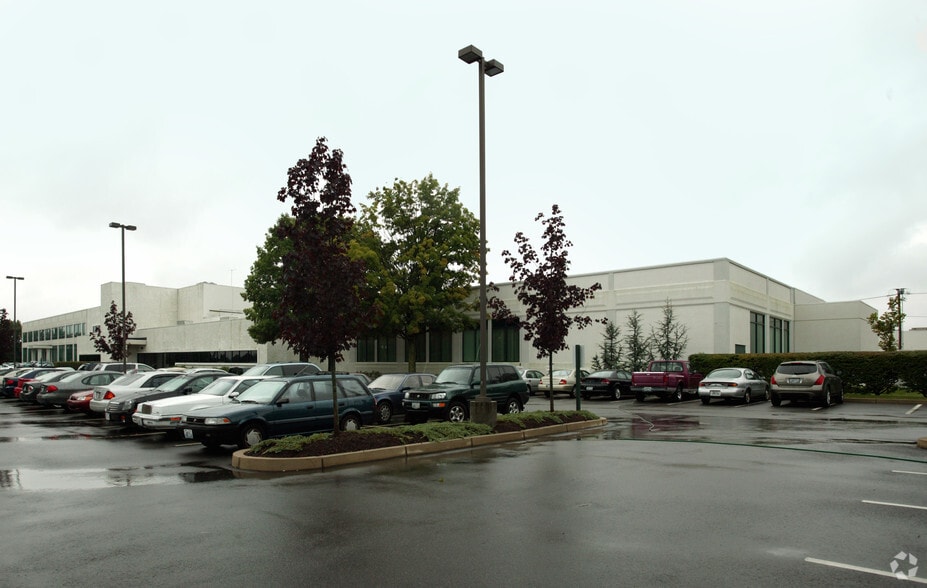 More Photos Of 100 Sockanosset Cross Rd, Cranston Office For Lease