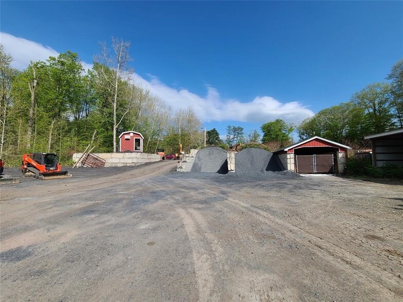 More Photos Of 26 Hook Rd, Sparrow Bush Distribution For Sale