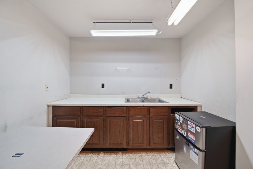 More Photos Of 208 Irwin St, Brooklyn Manufacturing For Sale