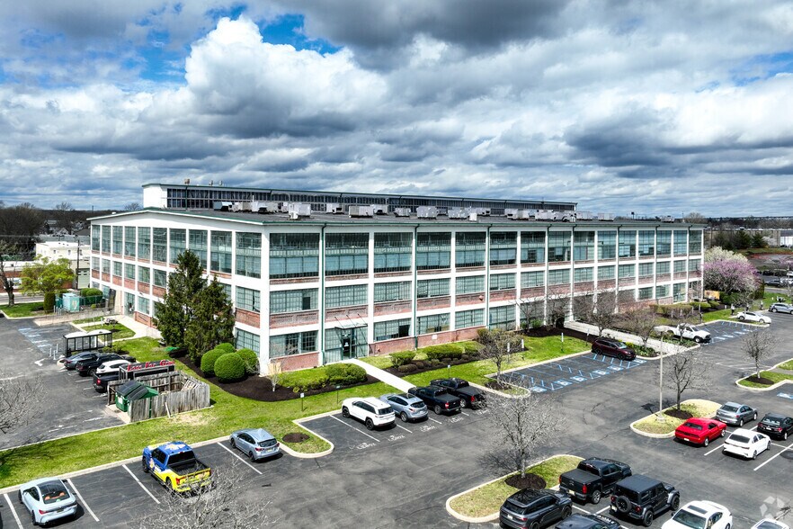 More Photos Of 1414 Radcliffe St, Bristol Office For Sale