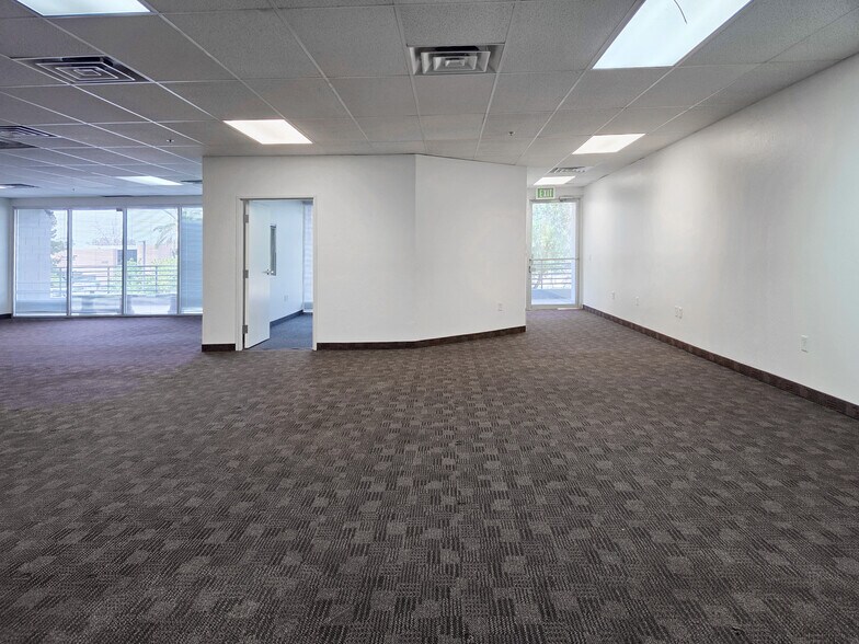 More Photos Of 1929 W Lone Cactus Dr, Phoenix Light Distribution For Lease