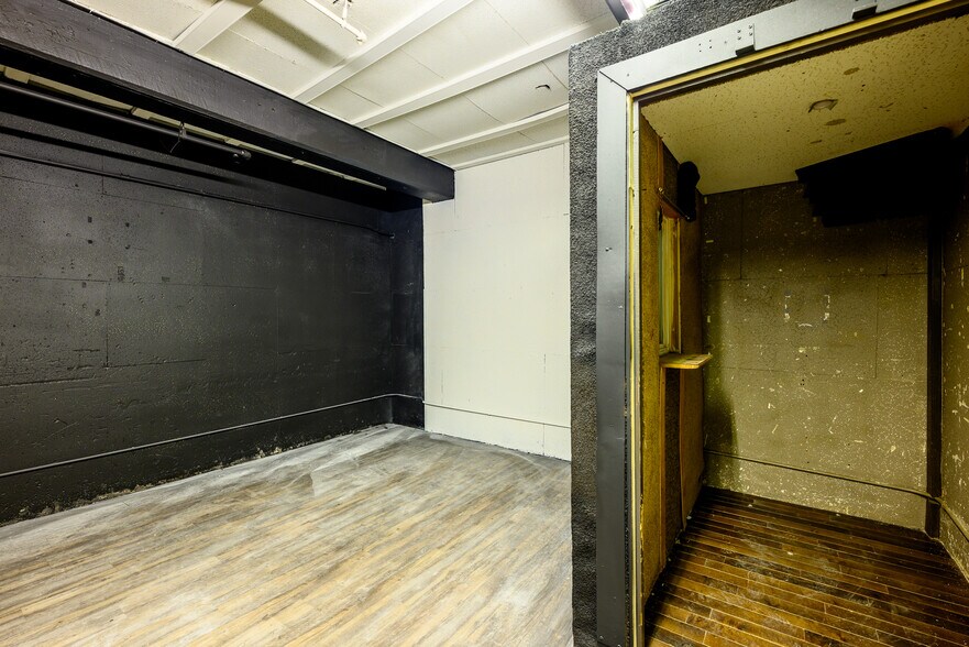 More Photos Of 86-90 Forrest St, Jersey City Warehouse For Lease