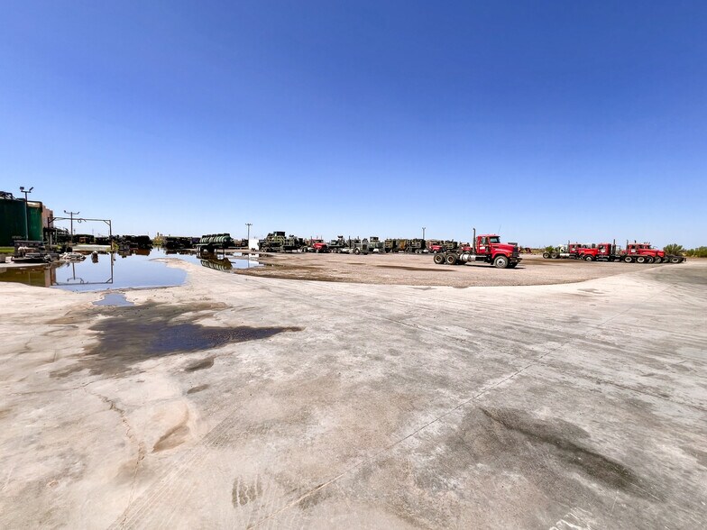 More Photos Of 3201 W Murphy St, Odessa Warehouse For Sale