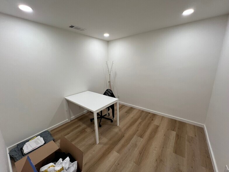 More Photos Of 413 N Moss St, Burbank Light Manufacturing For Sale