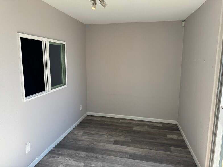 More Photos Of 5750-5778 Commerce Blvd, Rohnert Park Flex For Lease